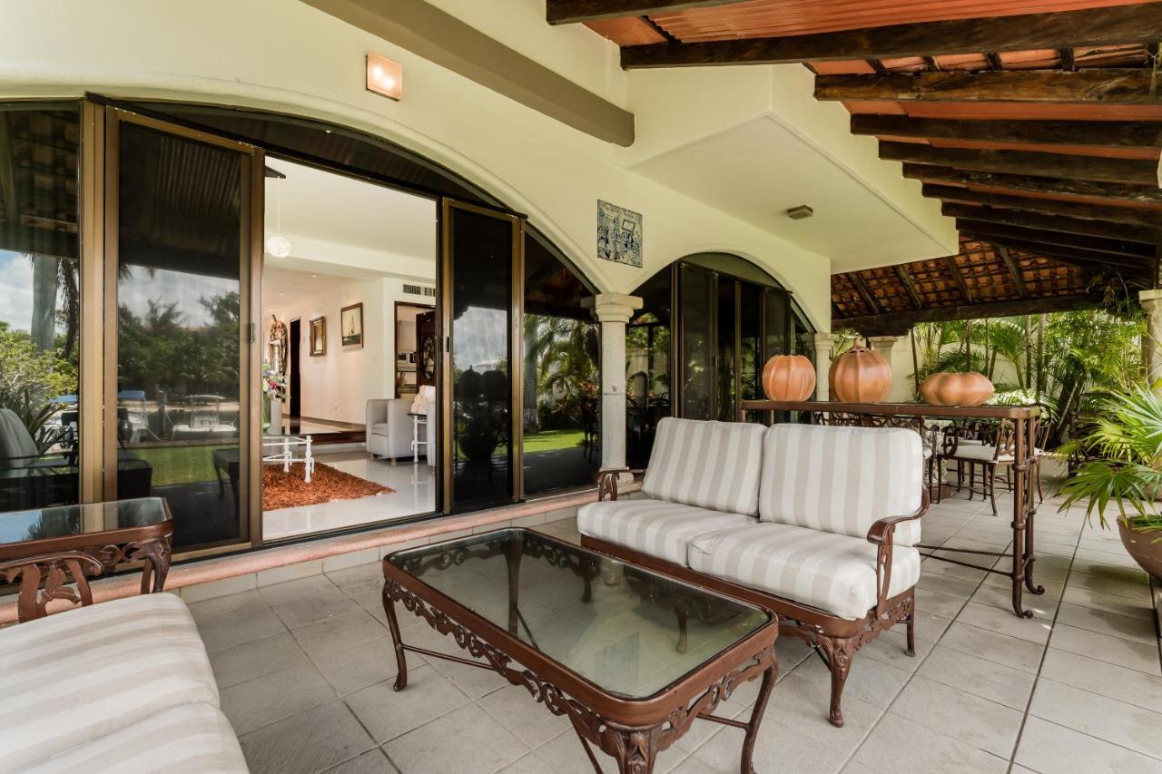 Elegant Lagoon Front Villa By Casa Paraiso Канкун Екстер'єр фото