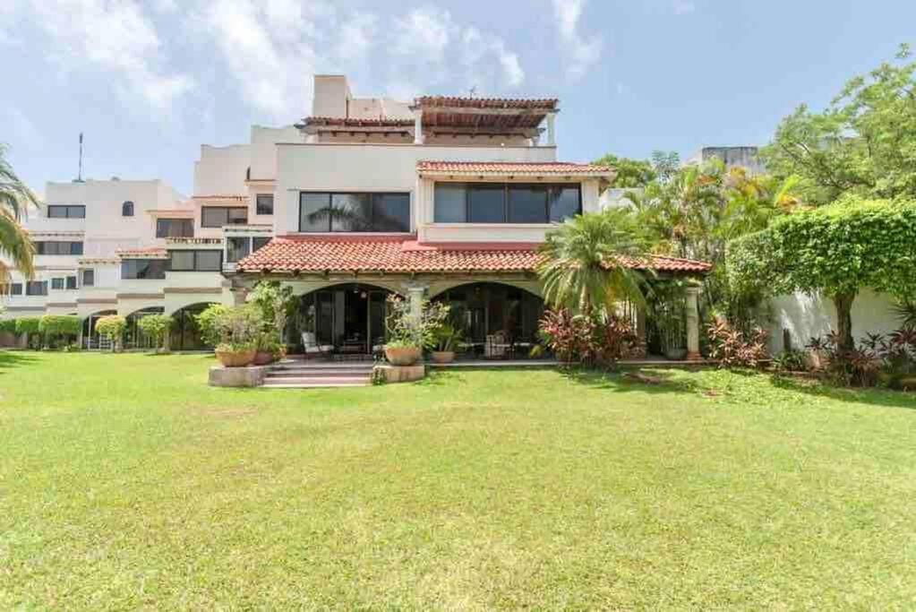 Elegant Lagoon Front Villa By Casa Paraiso Канкун Екстер'єр фото